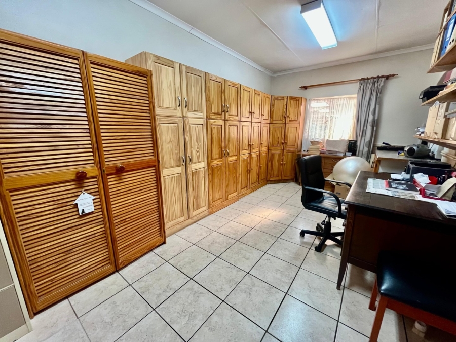 4 Bedroom Property for Sale in Safari Gardens North West